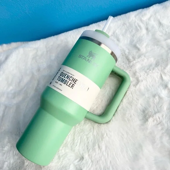 *NEW* 40 OZ. Stanley Jade (Bright Green) Flowstate Quencher H2.O Tumbler - Picture 7 of 7
